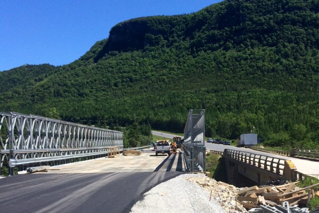 Highway bridge replacement detour bridge application, Pont routier utilisÃ© dans une application de pont de dÃ©viation de remplacement