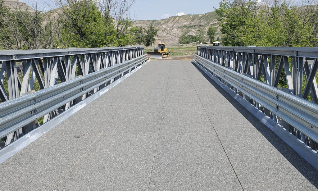 Epoxy-coated-aggregate steel deck panels