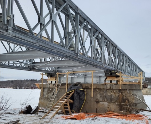 Bailey-Bridge-style replacement bridge pier beam