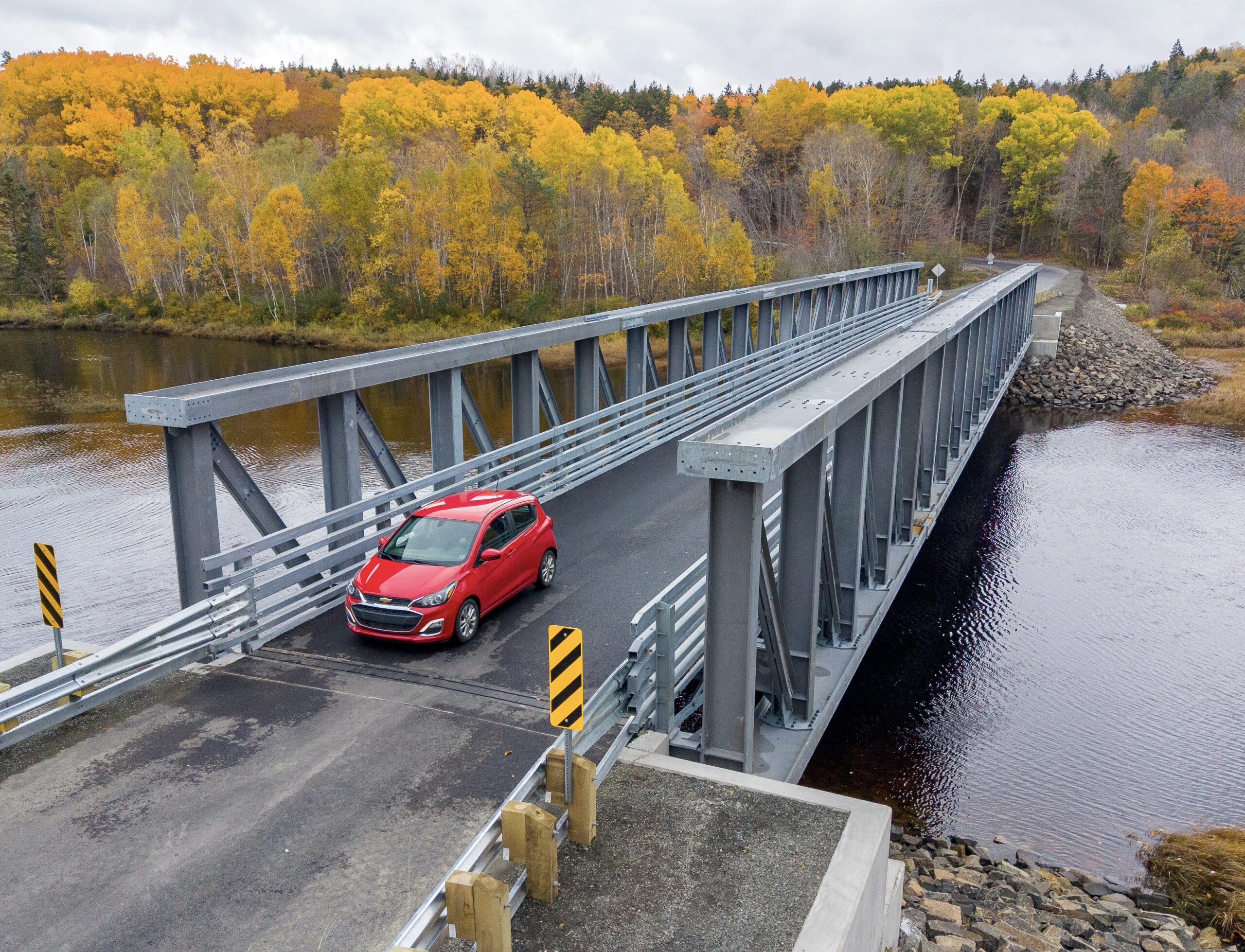 Angled view of modular bolted truss-bridge