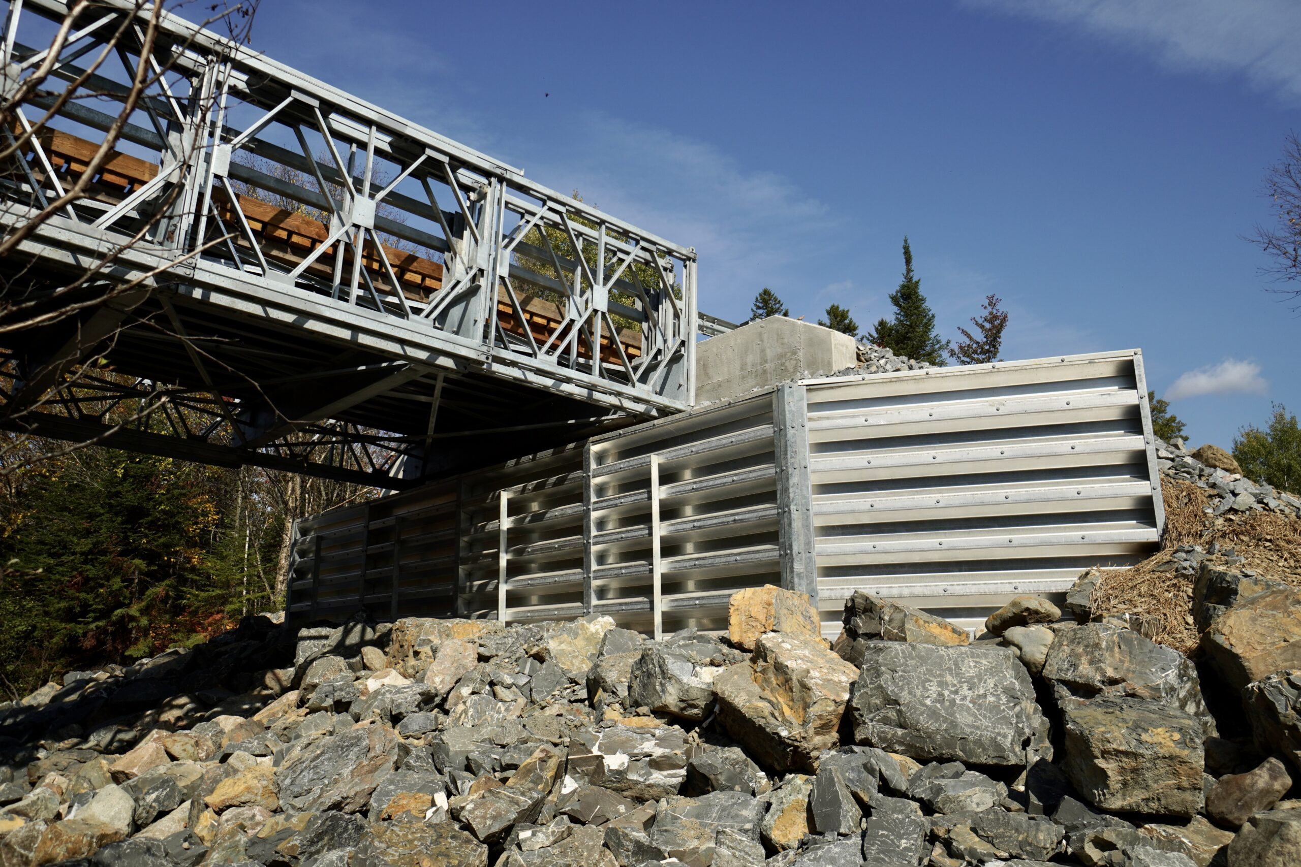 Angled view of Bolt-A-Bin bridge abutment supporting r800 modular panel bridge